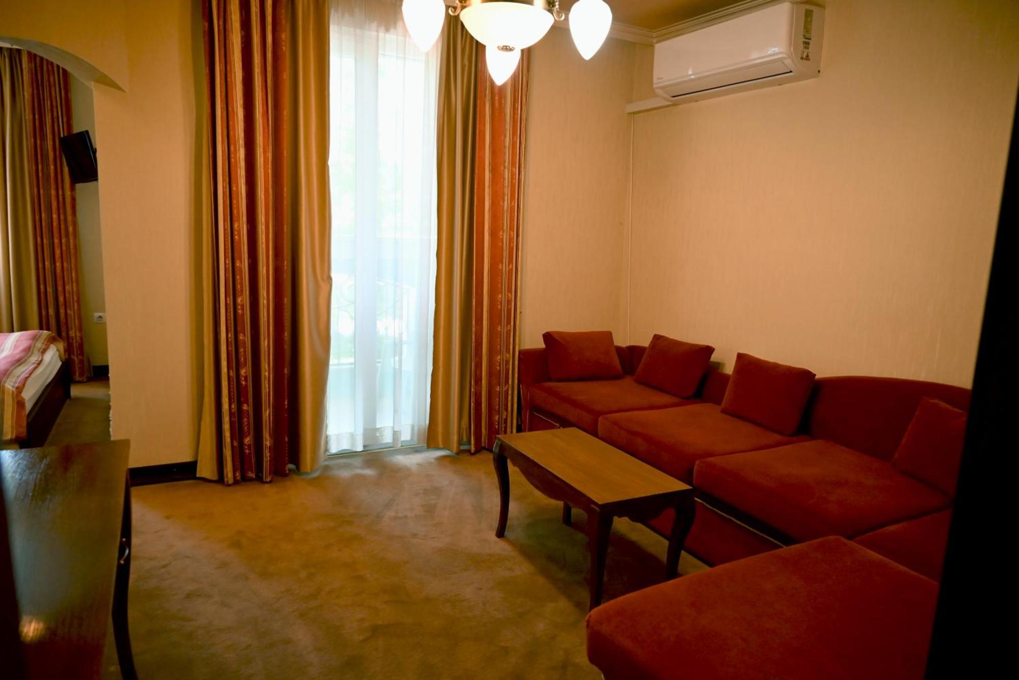 Family Hotel Lazur Kyustendil Exterior foto