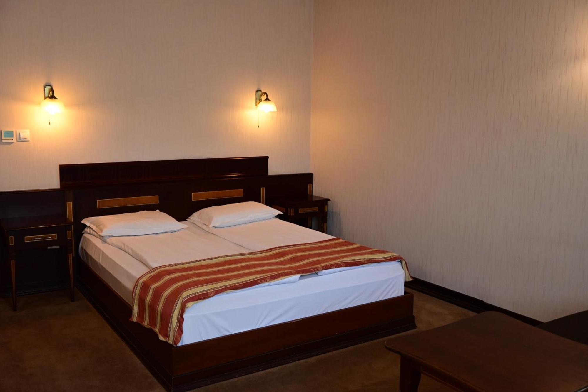 Family Hotel Lazur Kyustendil Exterior foto